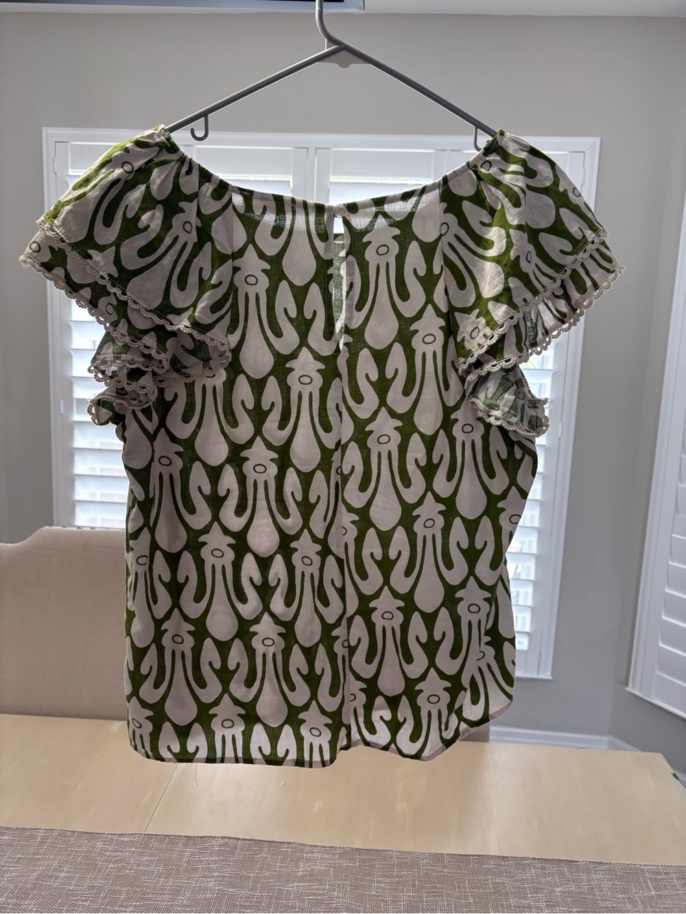 Christian Siriano Olive Green and White Patterned Flutter Sleeve Top - Picture 2 of 5